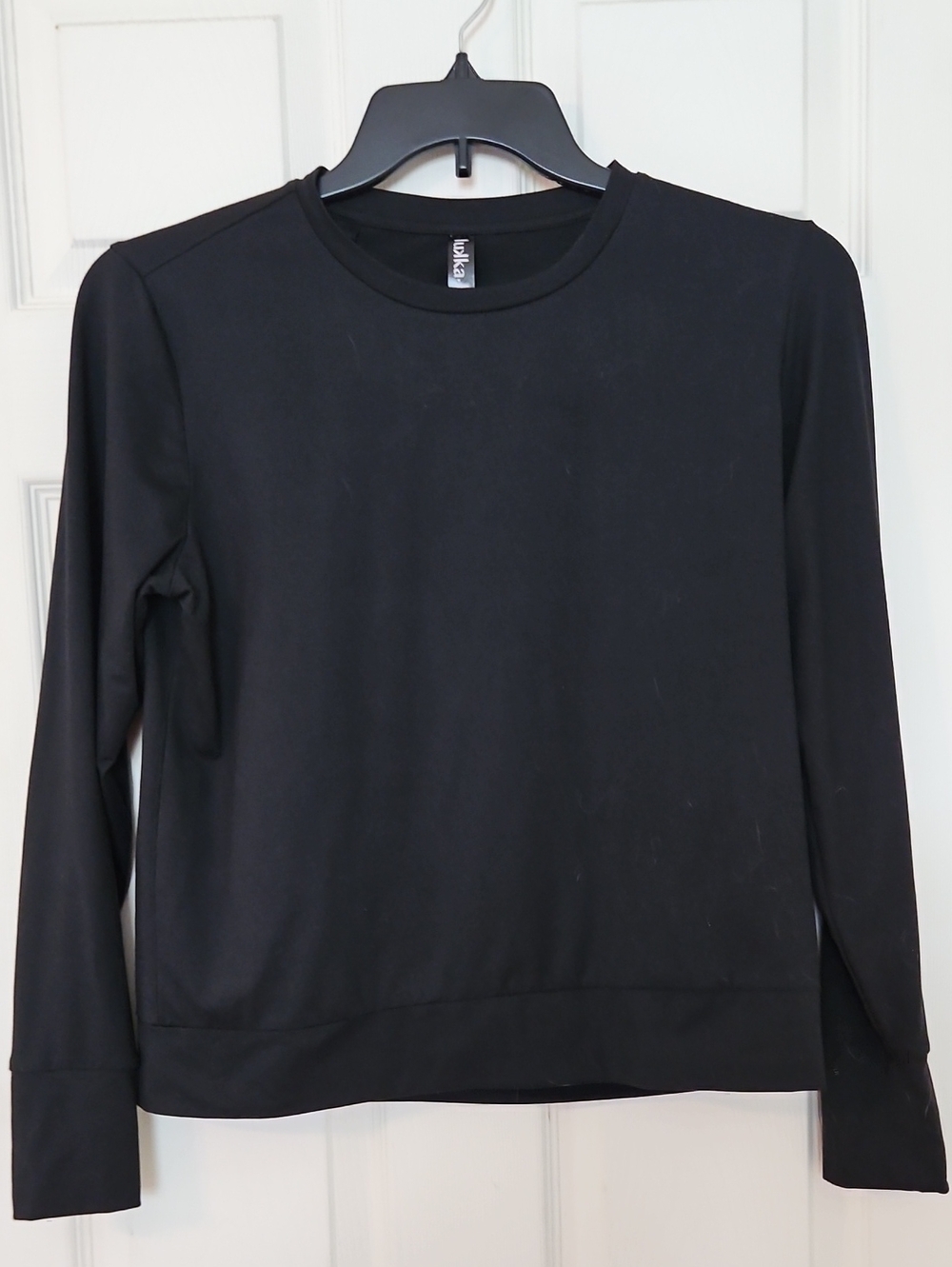 Women's Black Long-Sleeve Crewneck Tee